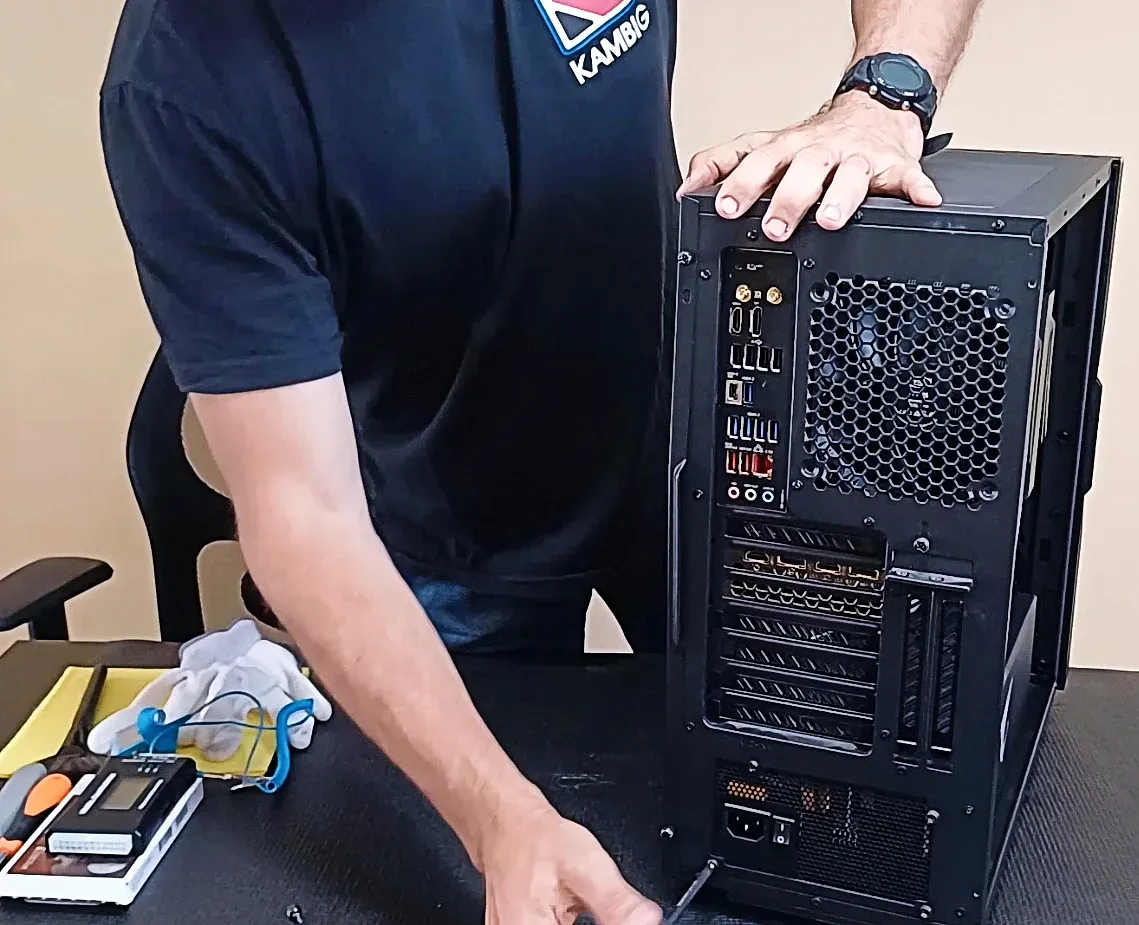 Clase práctica real de KAMBIG durante el desarme y mantenimiento de una computadora de escritorio