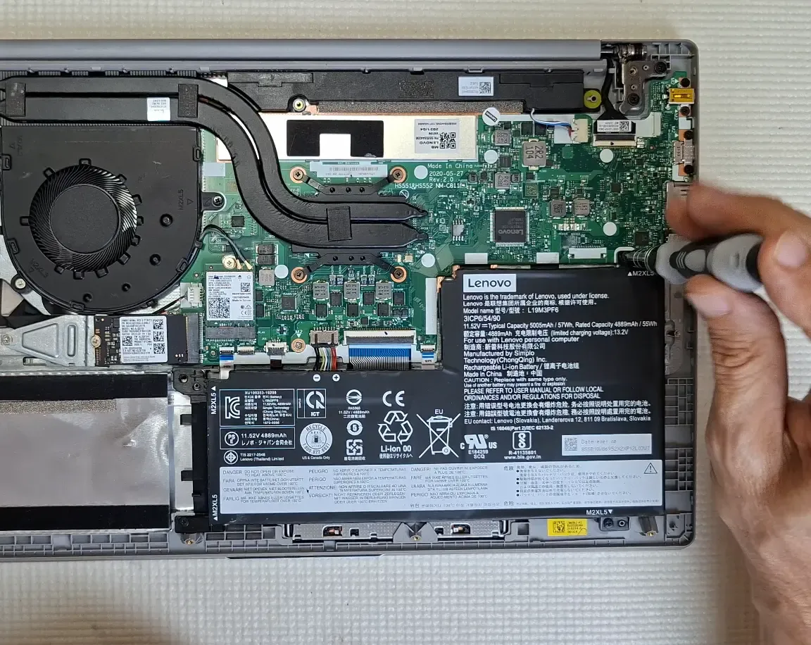 Reparación práctica de una laptop en KAMBIG