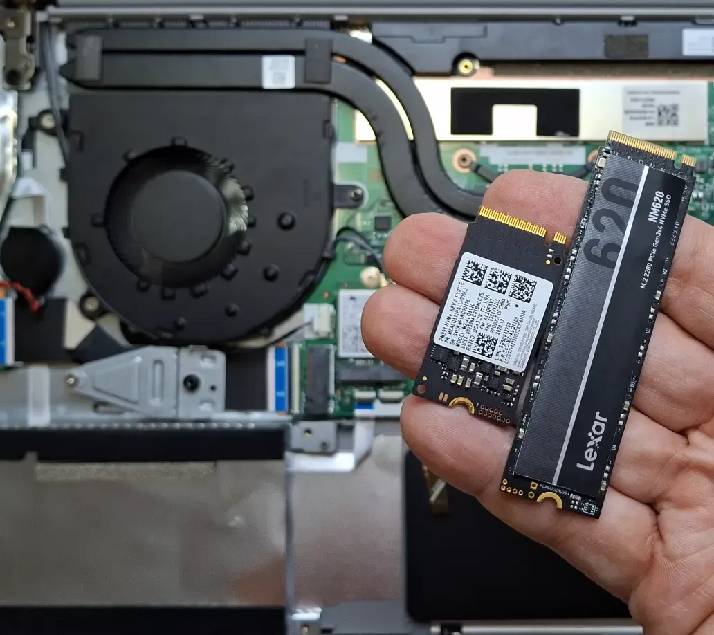 Aprendizaje práctico en reparación y mantenimiento de laptops
