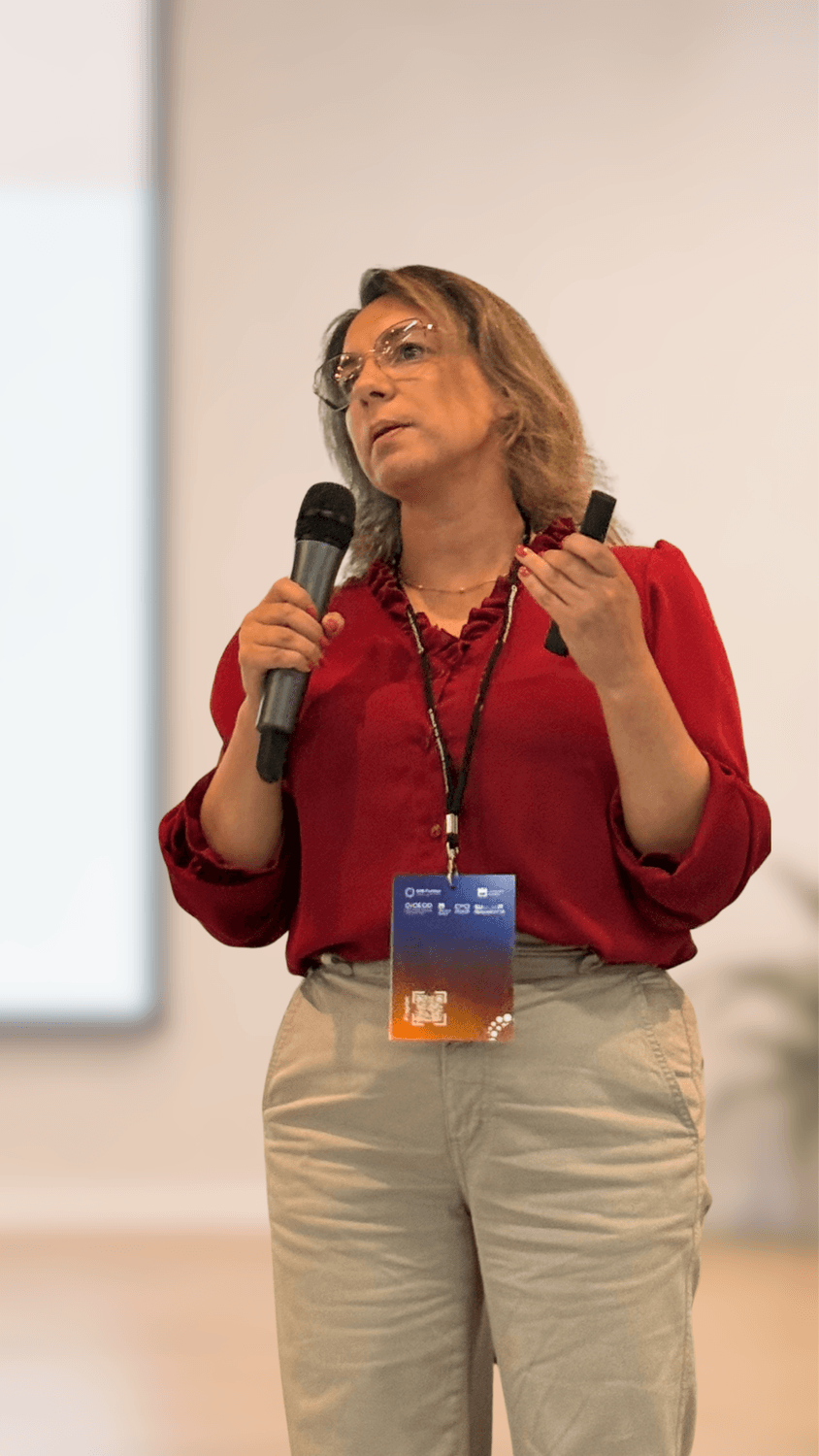 Patrícia durante uma palestra