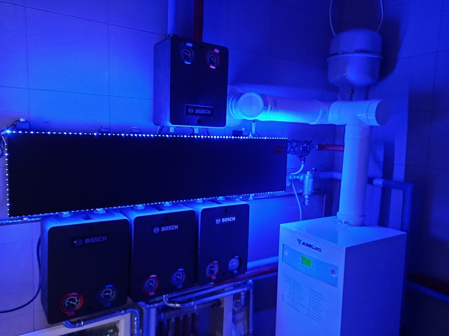 Kotłownia z nowoczesną instalacją grzewczą i automatyką