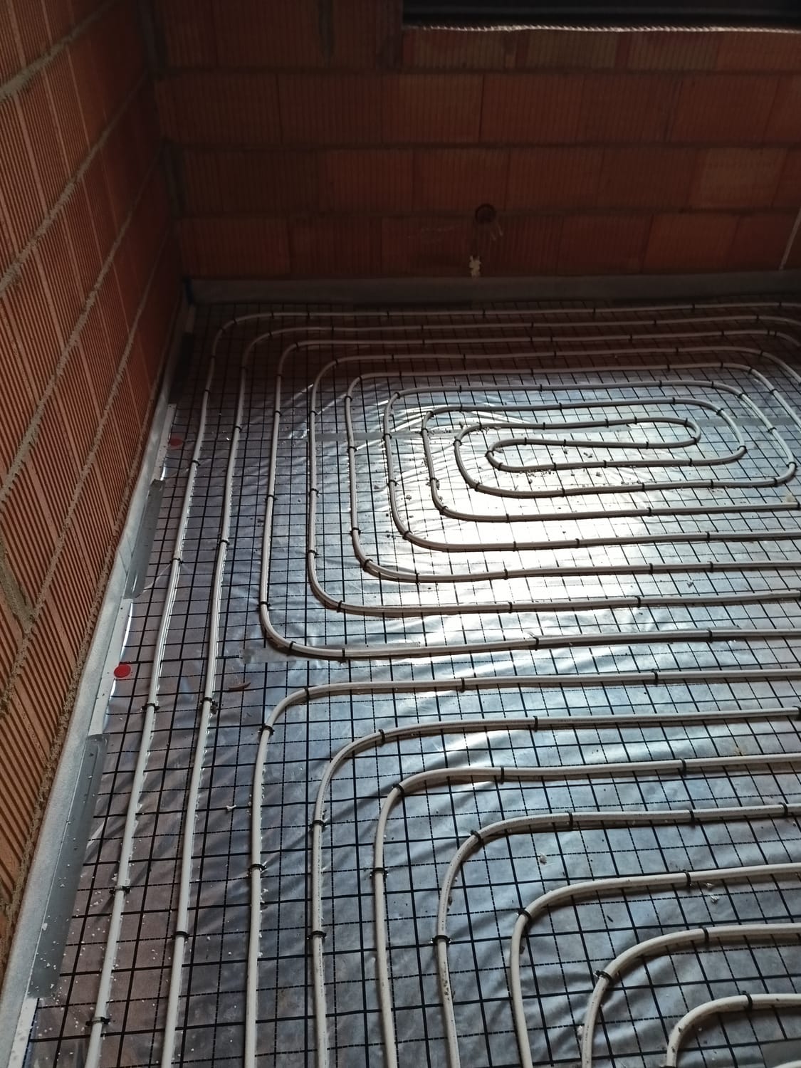 Instalacja ogrzewania podłogowego w domu jednorodzinnym