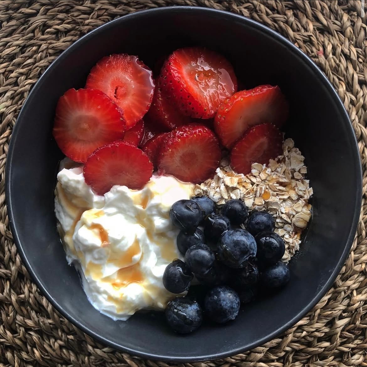 Yoghurt With Oats and Berries