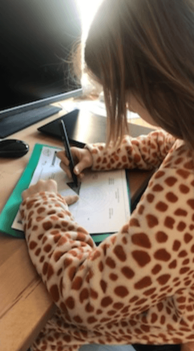 Enfant en activité Hacke Ton Assiette