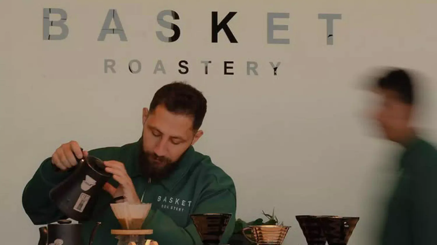 اكتشف منتجات وأدوات القهوة في محمصة ومقهى سلة البن بخميس مشيط