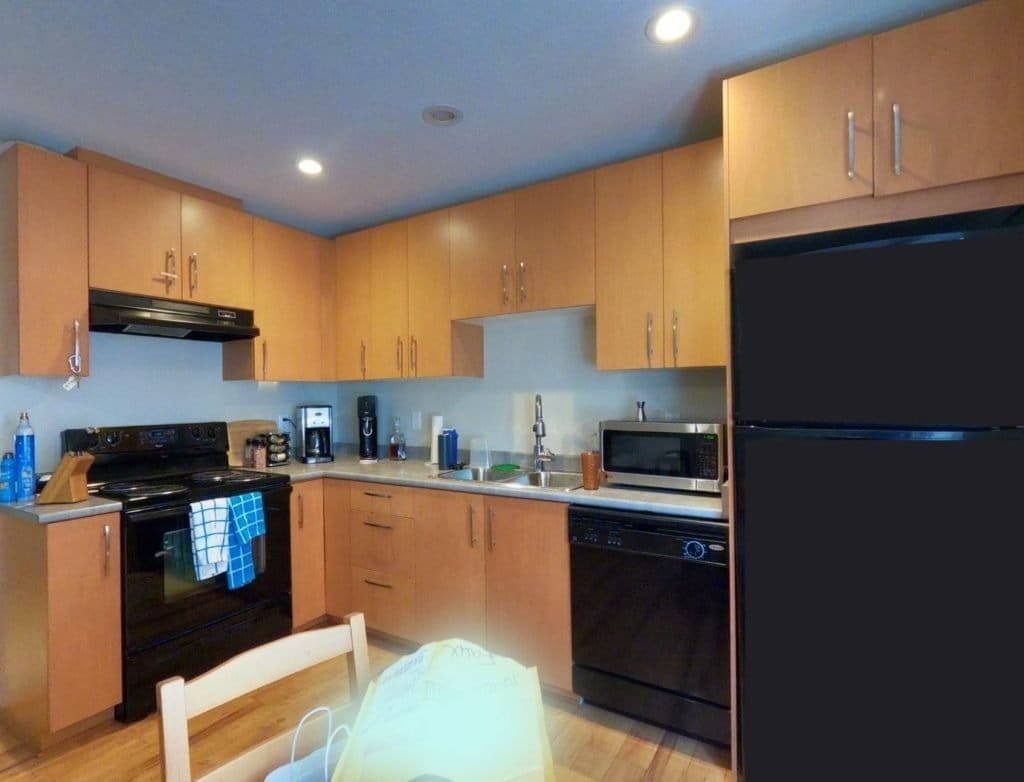 Coach house kitchen with all appliances, South Surrey