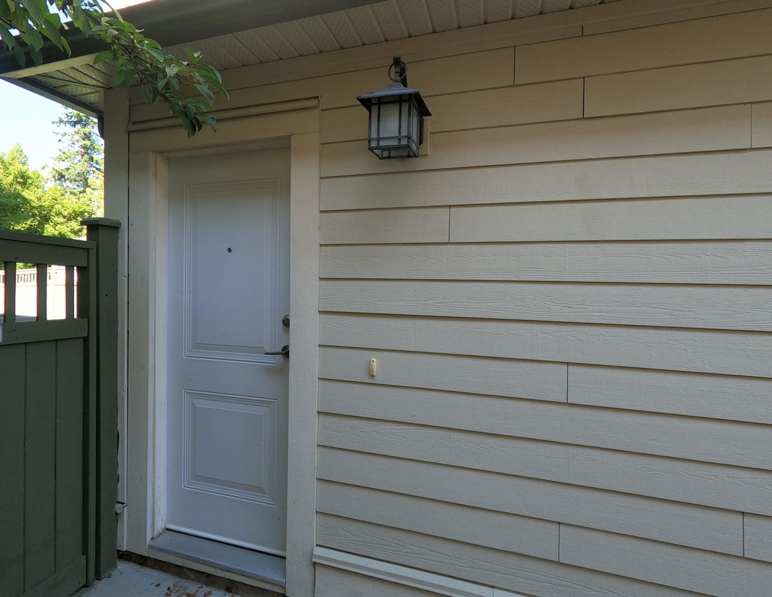 Coach house private separate entrance, South Surrey