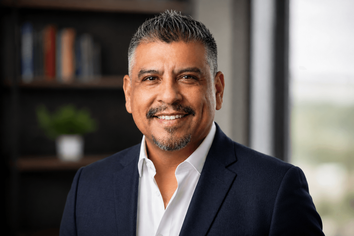 Professional headshot of Raul Gonzalez, Marketing Consultant and Independent Exitus Elite Strategist.