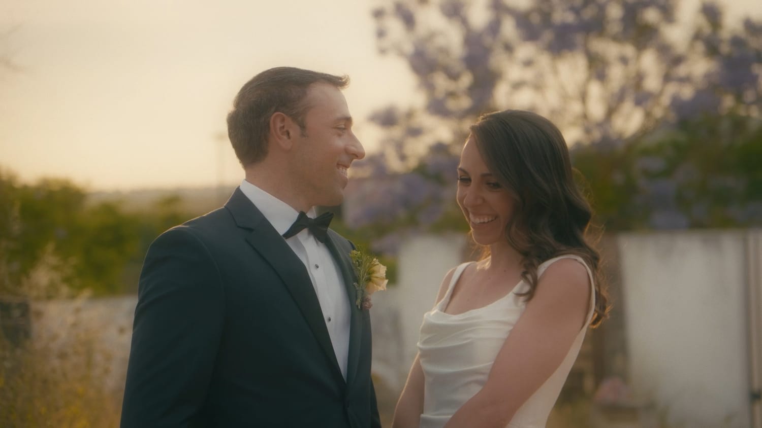 Kate e Pierre a sorrir no dia do casamento na Torre de Palma, Alentejo