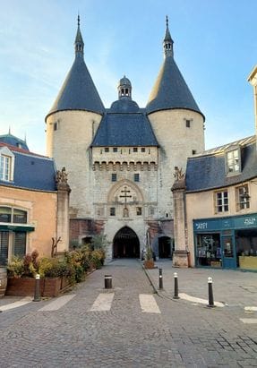 Expertise fiche Google à Nancy : vue de la Porte de la Craffe en Vieille Ville pour illustrer la visibilité locale.
