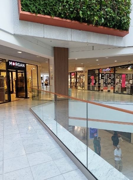 Le centre commercial Saint-Sébastien à Nancy, lieu d'attraction et d'animation pour les Nancéiens les week-ends.