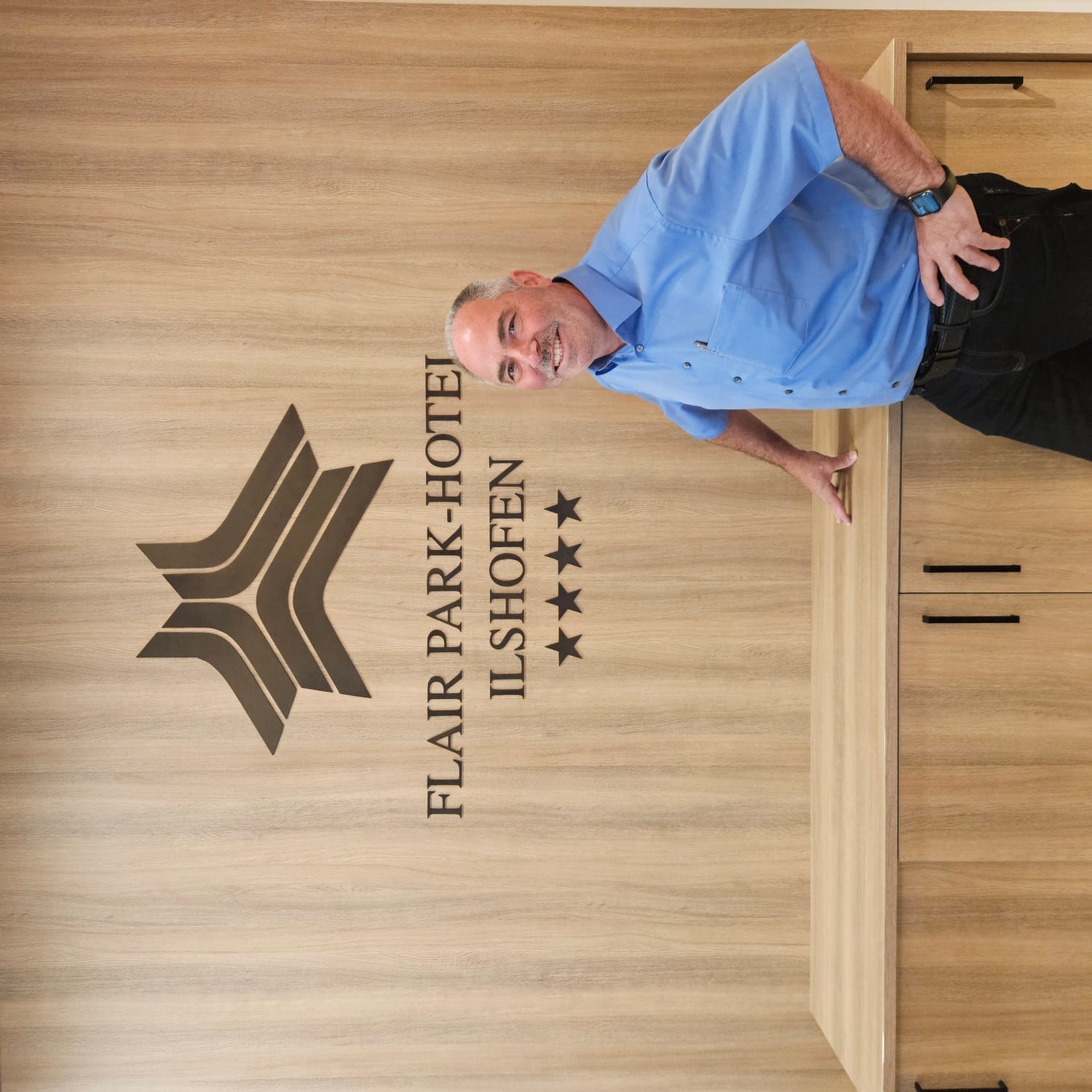 Flair Park Hotel ilshofen - Hoteldirektor am Empfang