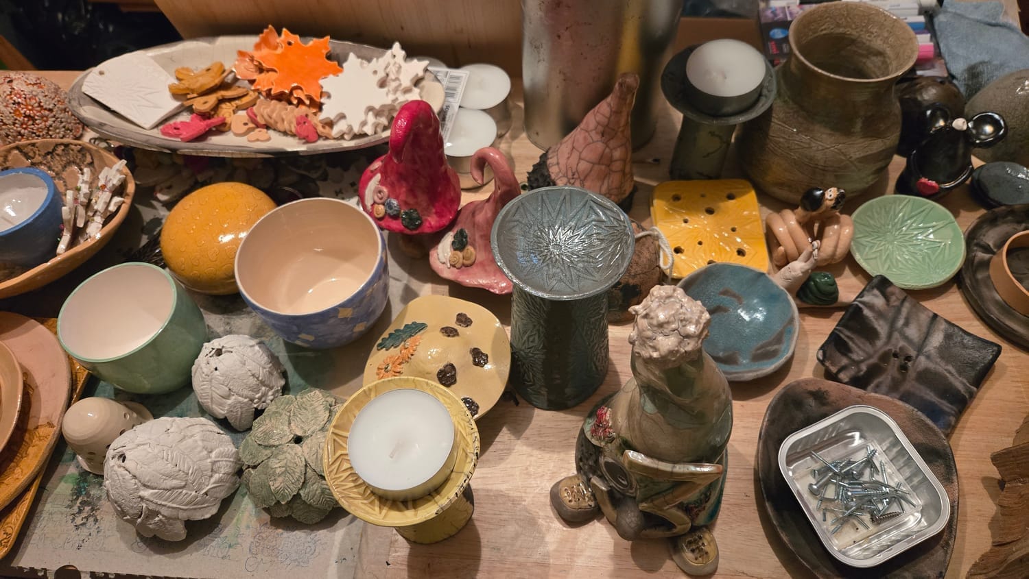 Antjes selbstgetöpferte Keramiken für den Adventsmarkt