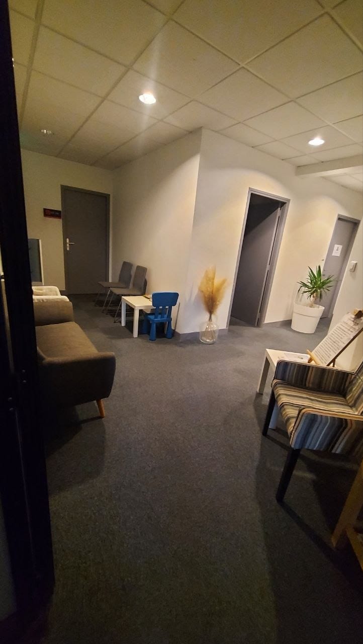 Salle d'attente cabinet hypnose Narbonne