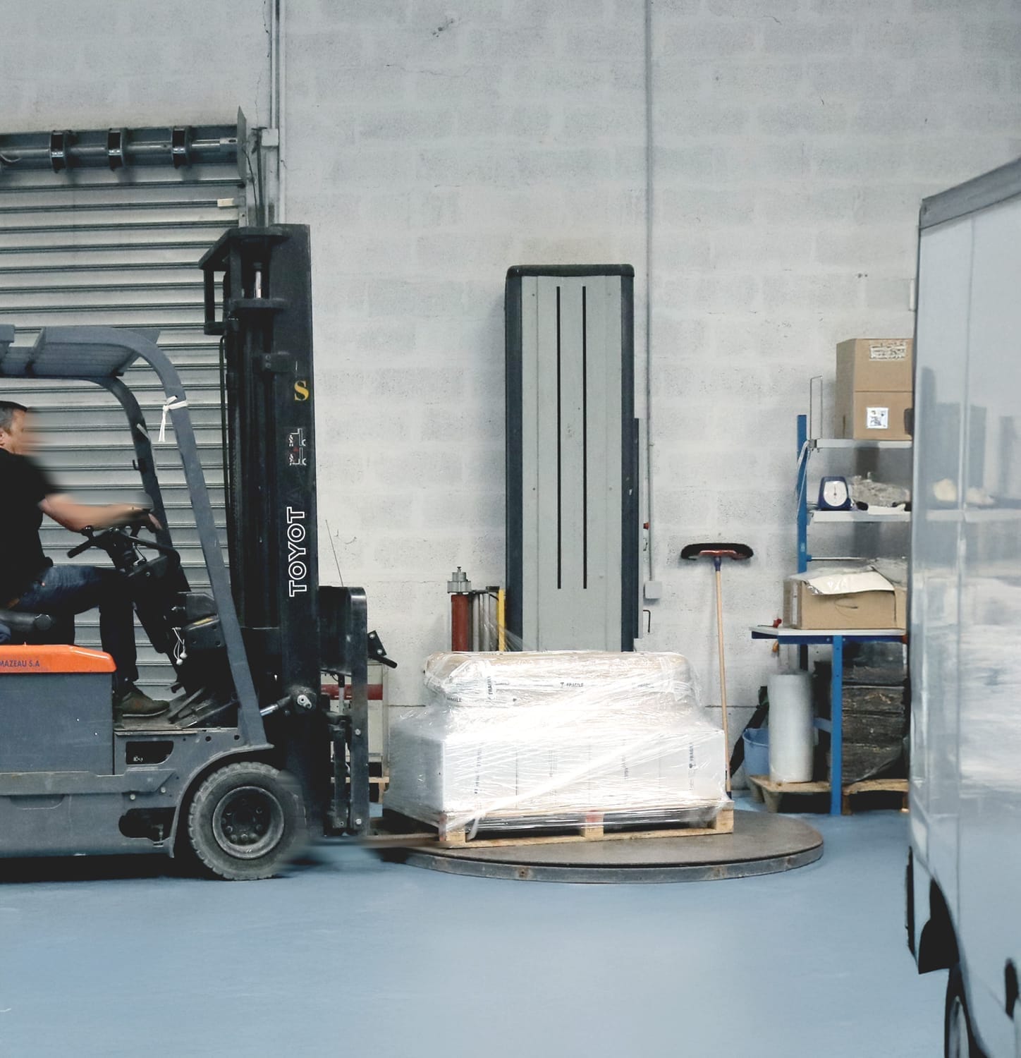 Manutention palette entrepôt logistique e-commerce Cosola Charente