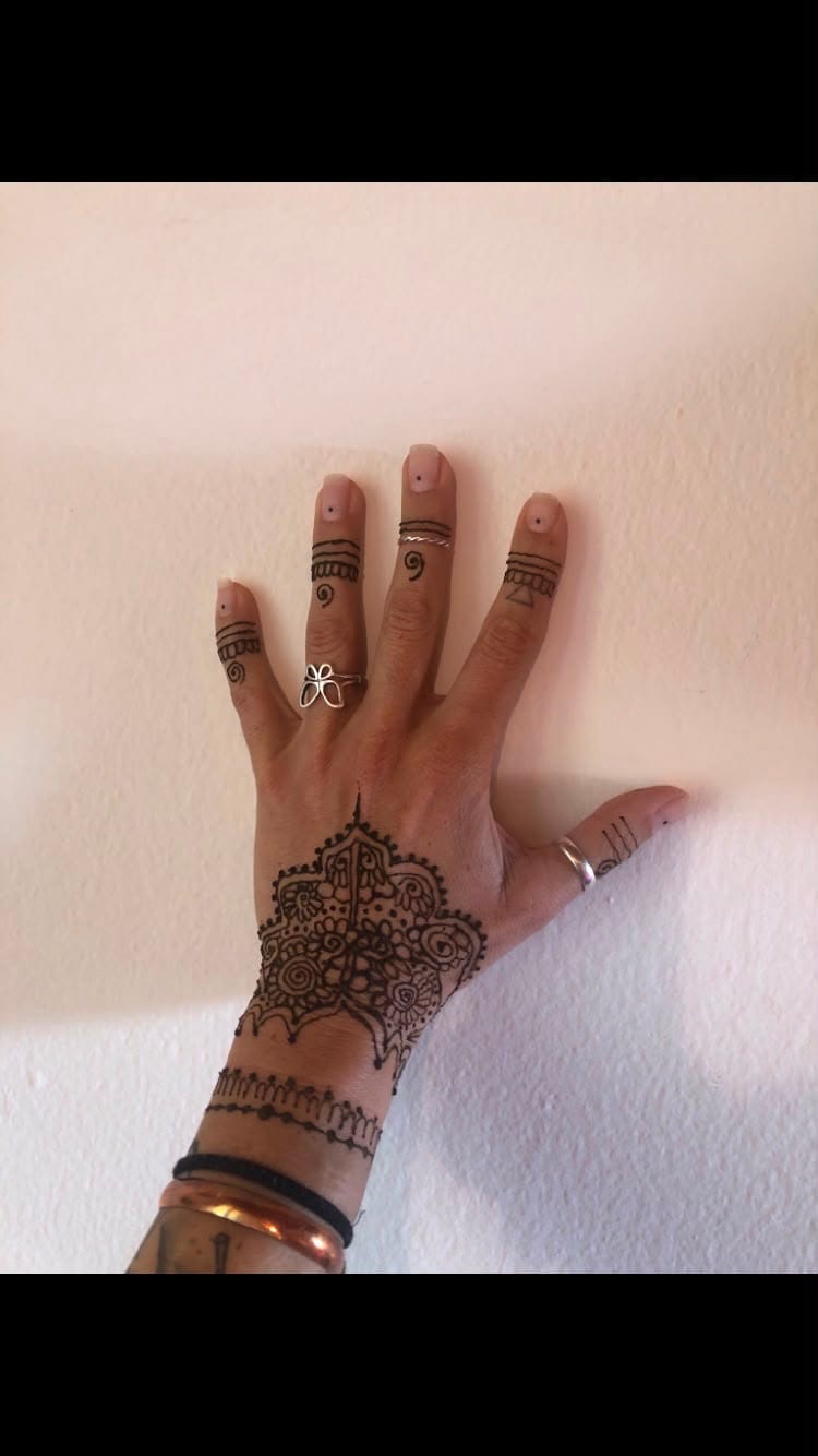 Tatuaggio all'henné di Anmarc Lolato
