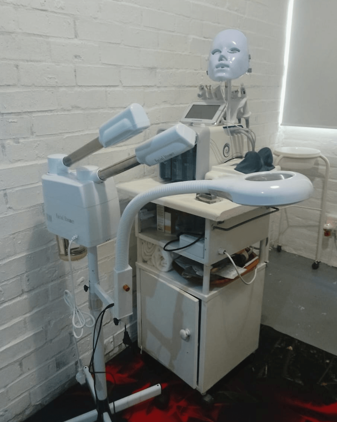 HydraFacial machine and 3-in-1 facial steamer used at FL Aesthetic Clinic for deep skin cleansing and rejuvenation treatments