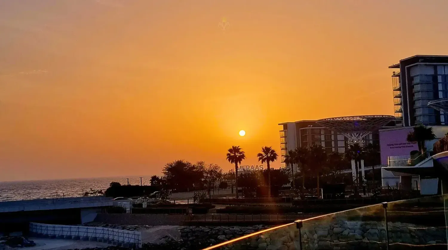 Golden sunset over Dubai’s coastline — daily moments that capture the warmth, beauty, and rhythm of life in the desert city.