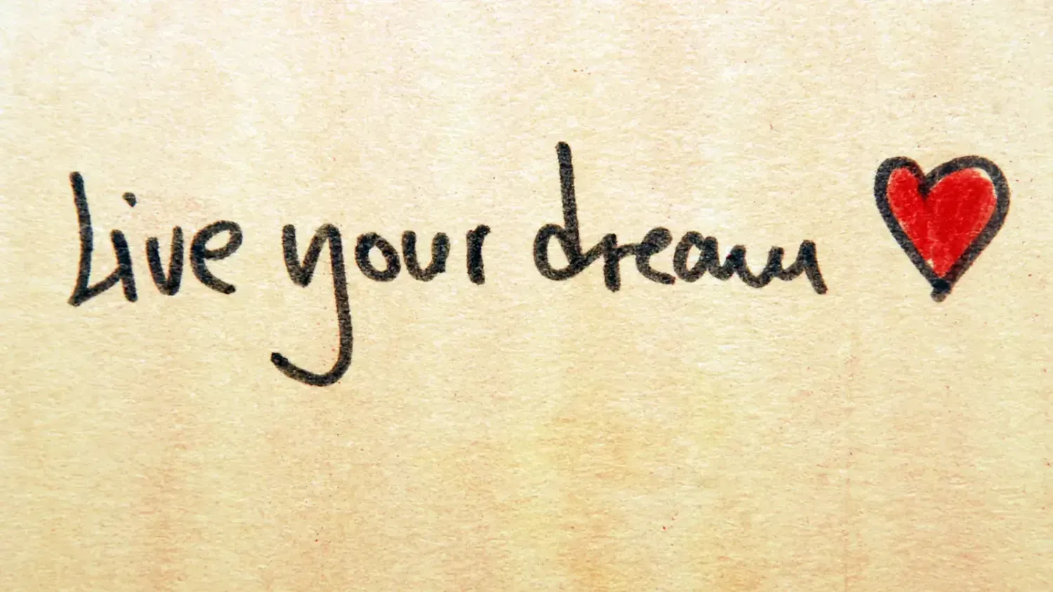 handwritten quote “Live your dream” with a red heart symbolizing freedom, positivity, and self-belief — inspiration for creating a Freedom Lifestyle and following your dreams.