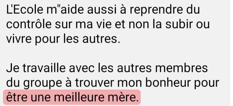 Message de Claudia « L'École m'aide aussi à reprendre du contrôle sur ma vie et non la subir ou vivre pour les autres. Je travaille avec les autres membres du groupe à trouver mon bonheur pour être une meilleure mère. »