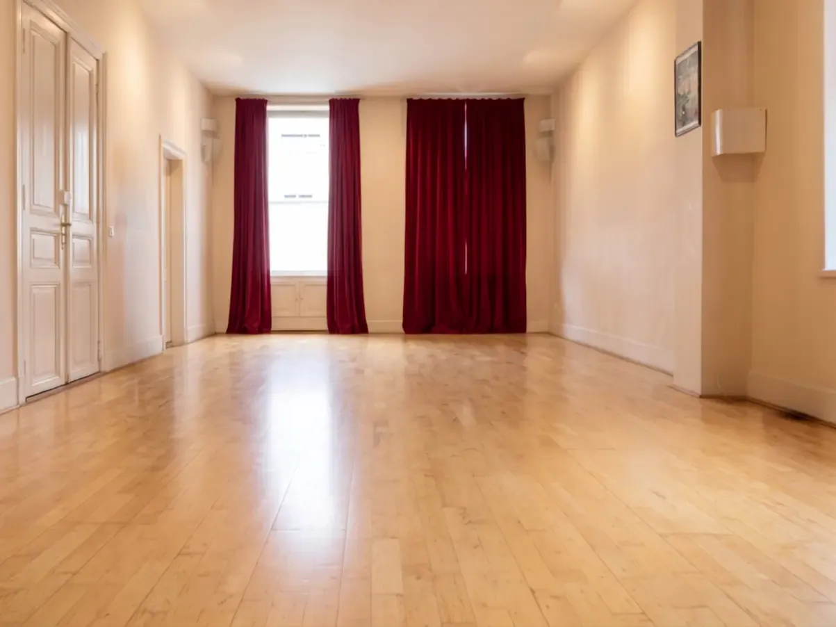 salle de cours théâtre répétitions cours adultes adolescents débutants avanccés compagnie les ames à nu marseille 13006