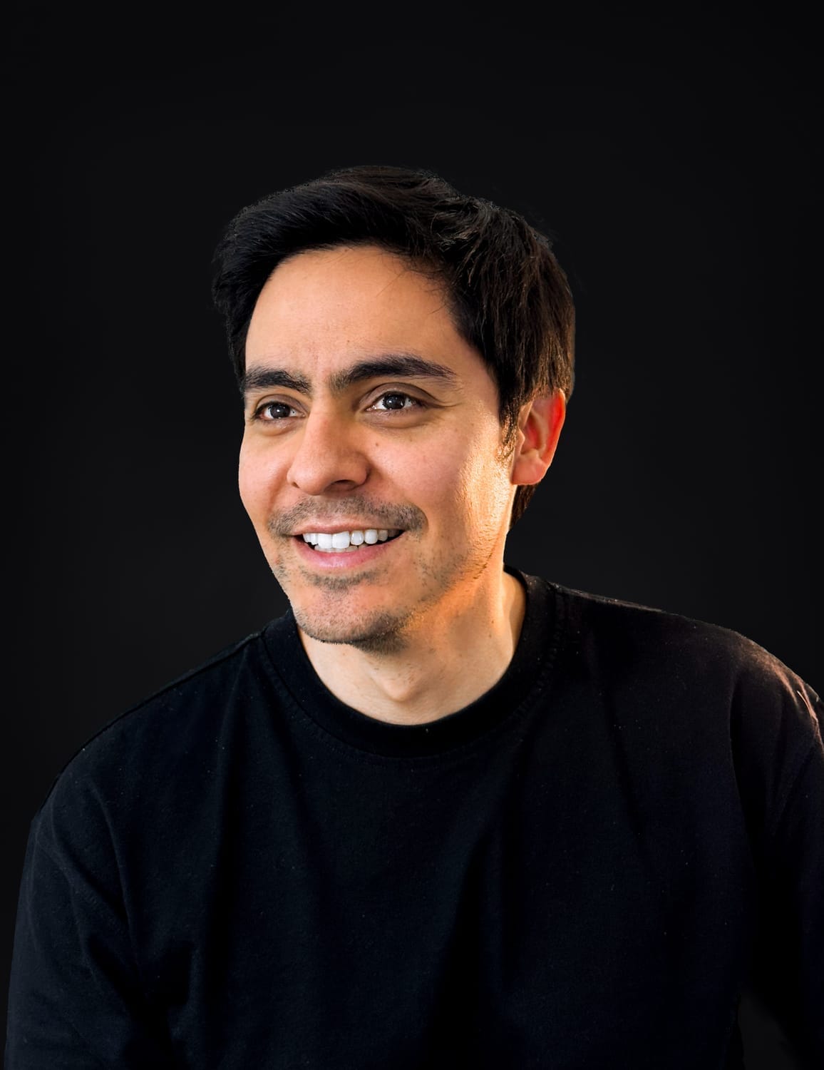 Sebastián Cañas sonriendo