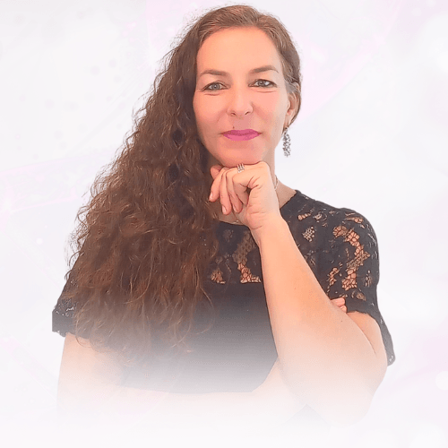 Elvira Llorente, psico.bio.terapeuta con más de 10 años de experiencia acompañando procesos emocionales