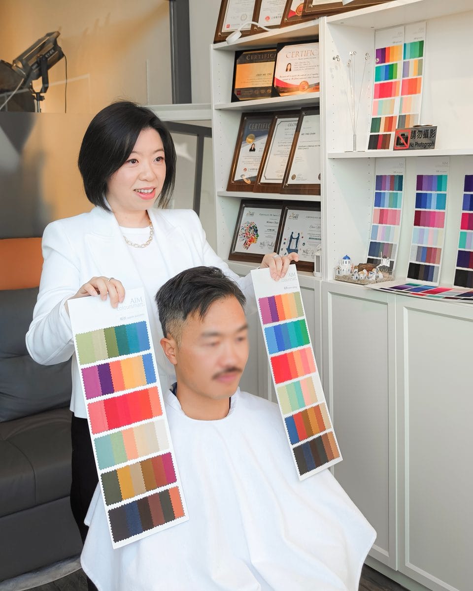 Winter 為男仕客人進行色彩分析