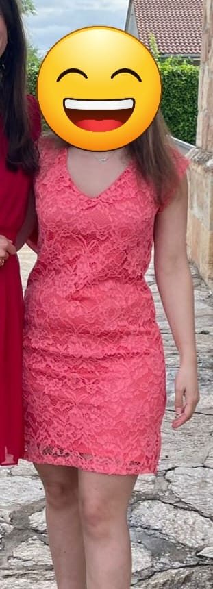 Femme amincie en robe