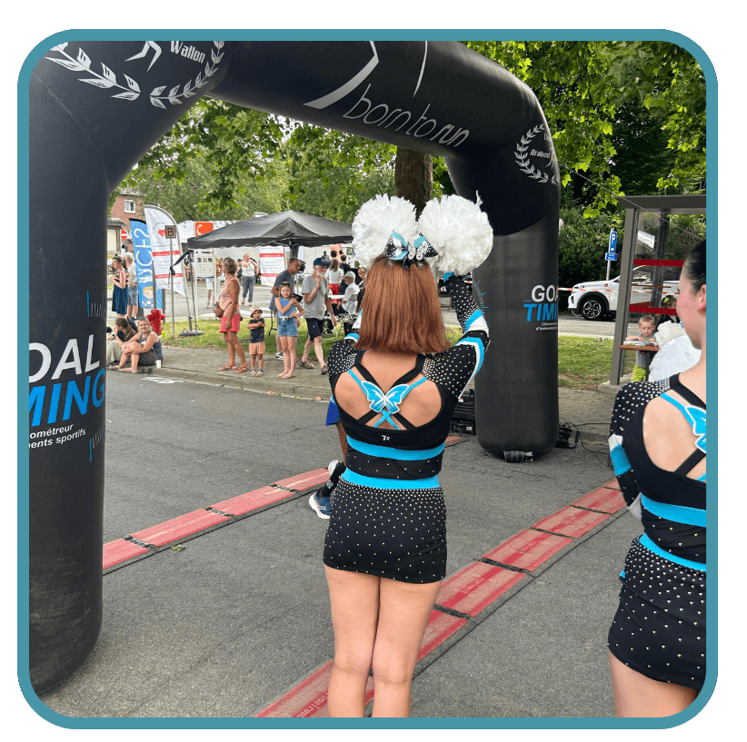 Photo d'une danseuse des blossom heat cheerleaders