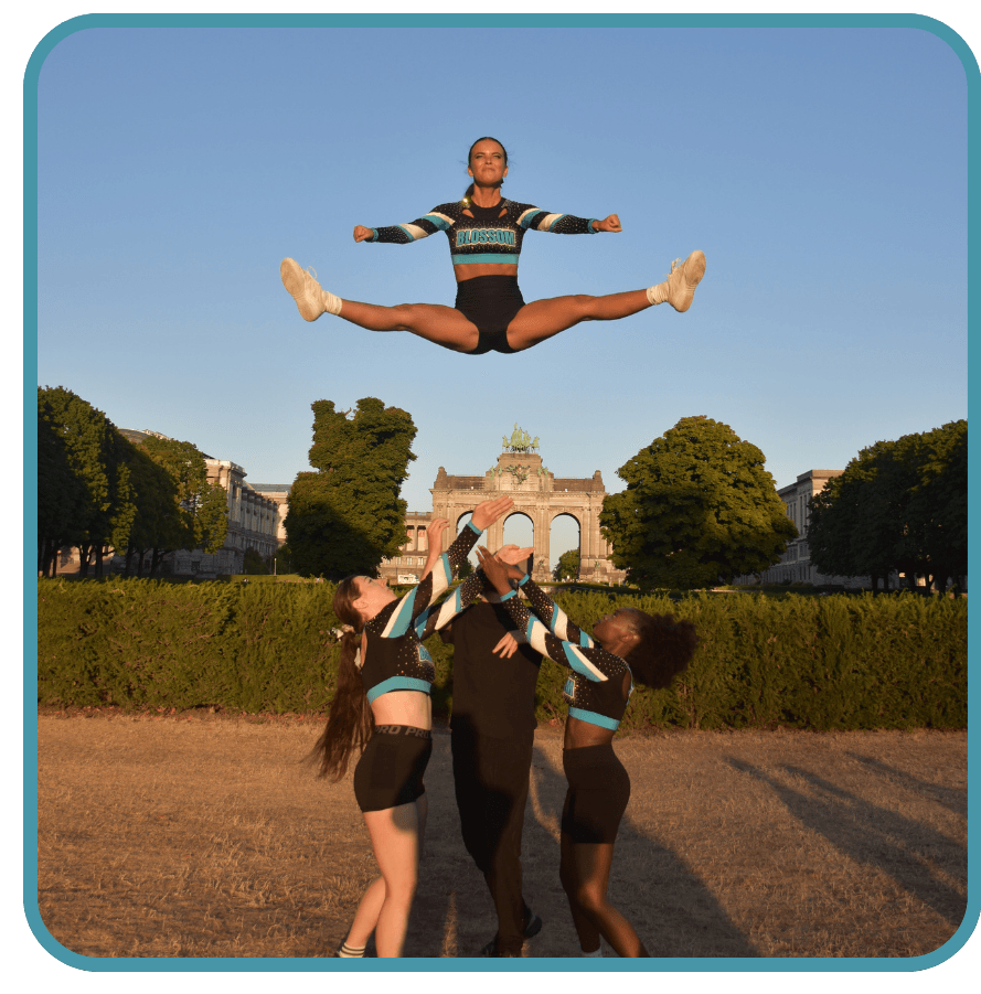 Photo d'une danseuse des blossom heat cheerleaders
