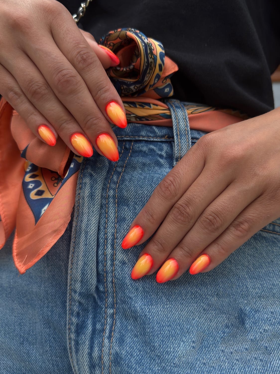 Manucure dégradé orange – Pose gel lumineuse – Ongles Albi Puygouzon