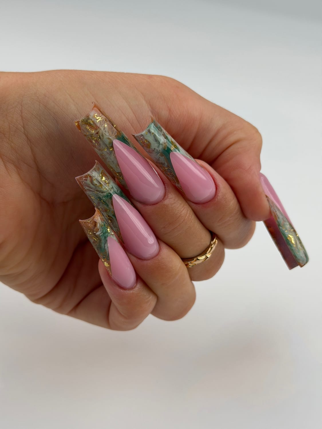 Pose gel extra longue rose –effet froissé french reverse – Onglerie Albi Puygouzon