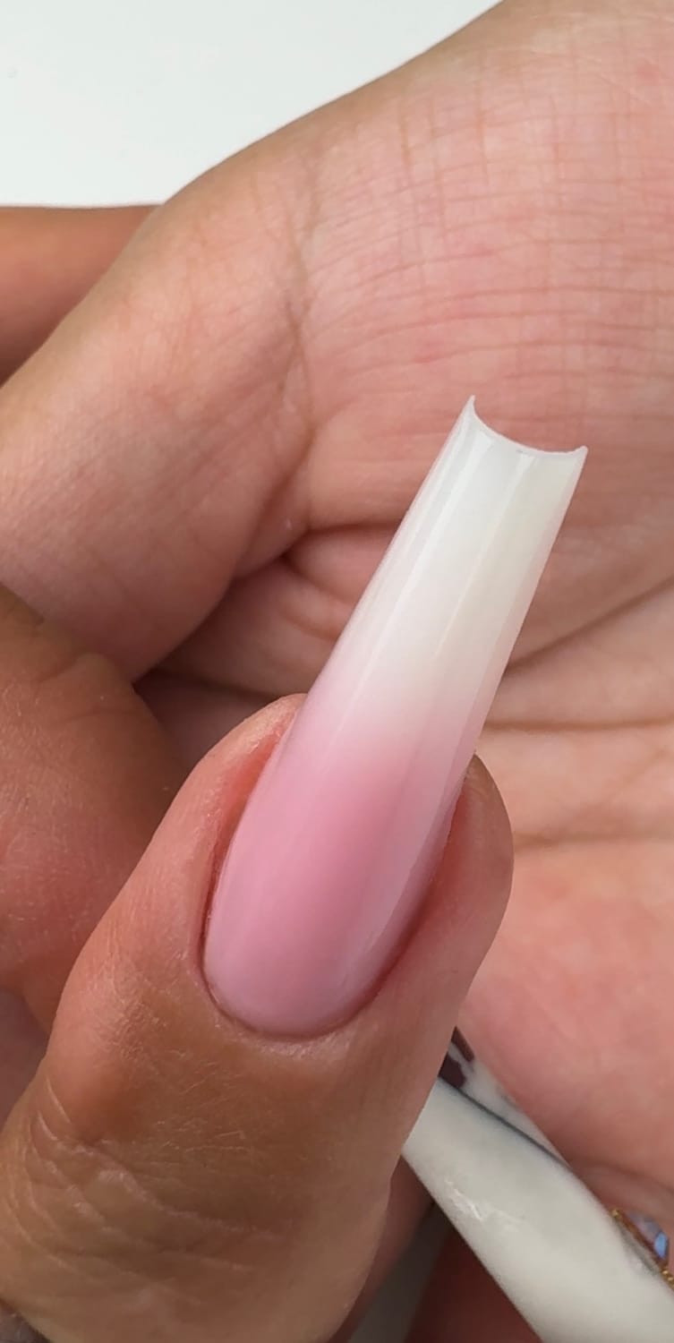 Construction d’ongles sans limage travaillée pendant la formation Express en prothésie ongulaire