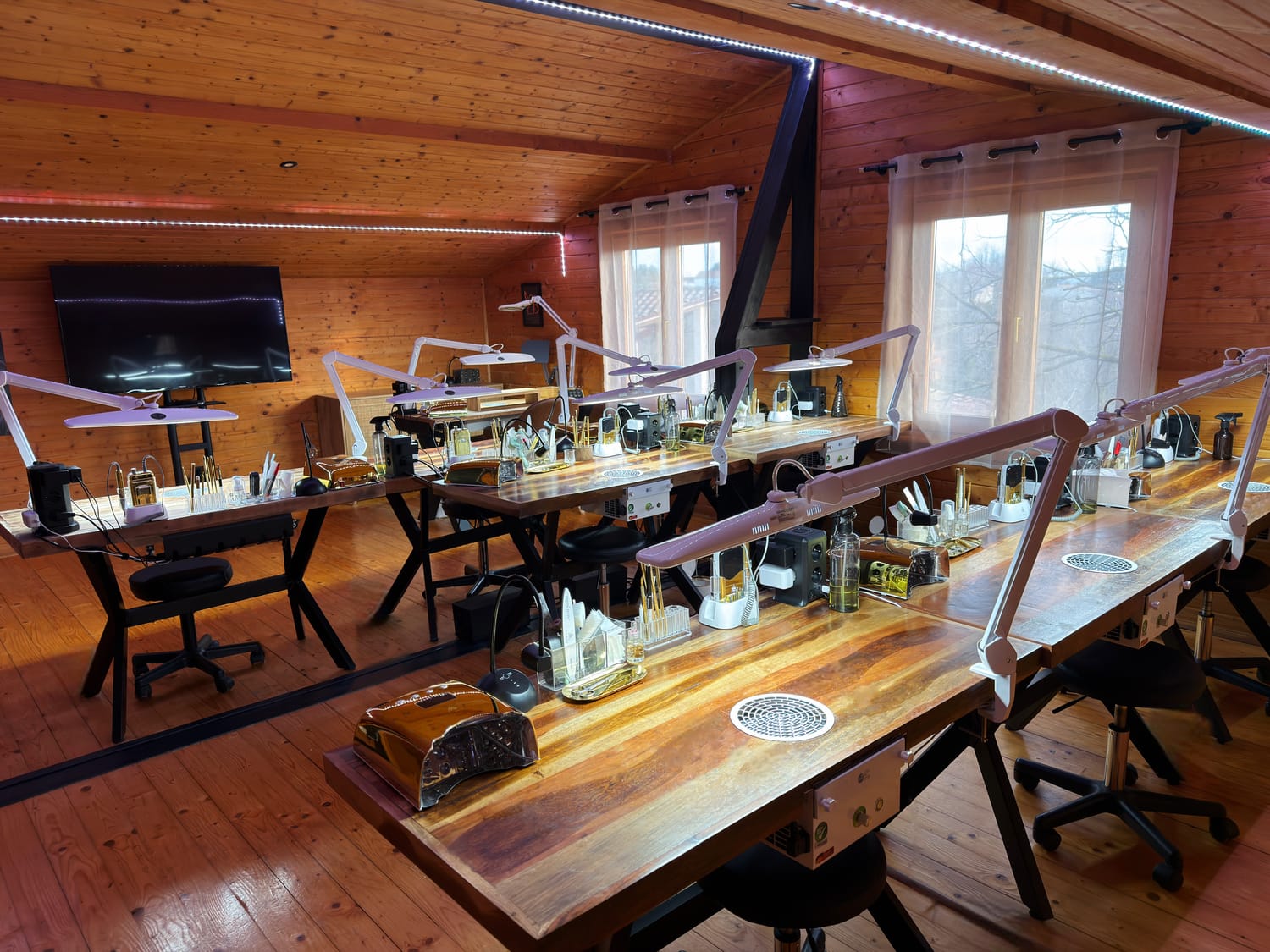 Espace mains du centre de formation onglerie LENAILSBERTHOU près d’Albi