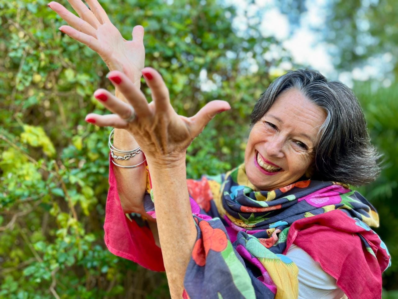 Photo of Milandre Vlok, smilng with open hands in a throwing high motion.