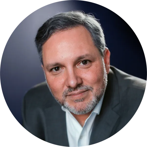 Retrato de Emanuel Santana, em recorte circular.