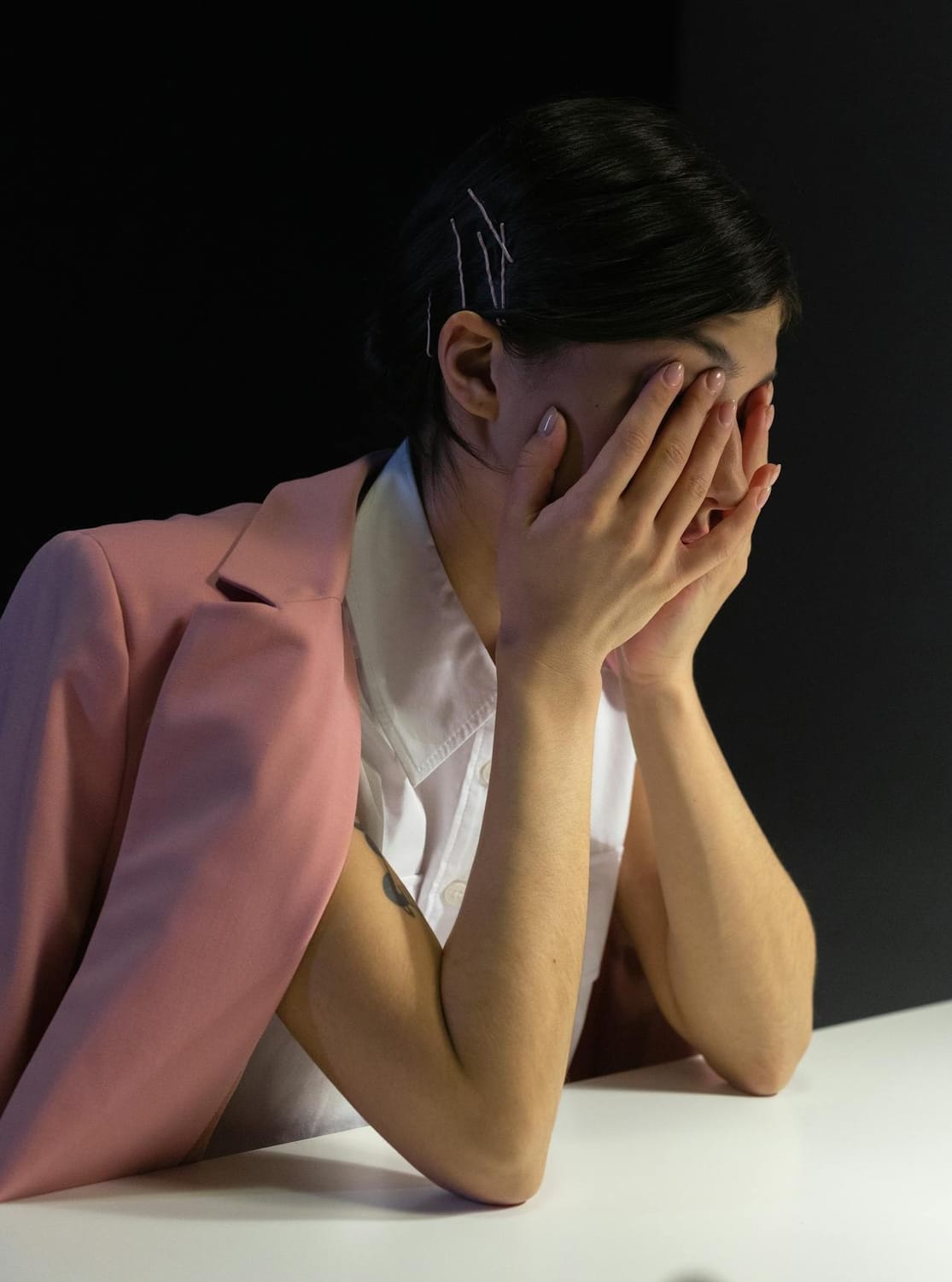 Donna triste in crisi sentimentale