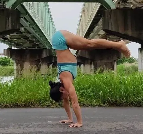Pike Press Handstand