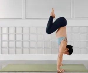 Tuck Hold position