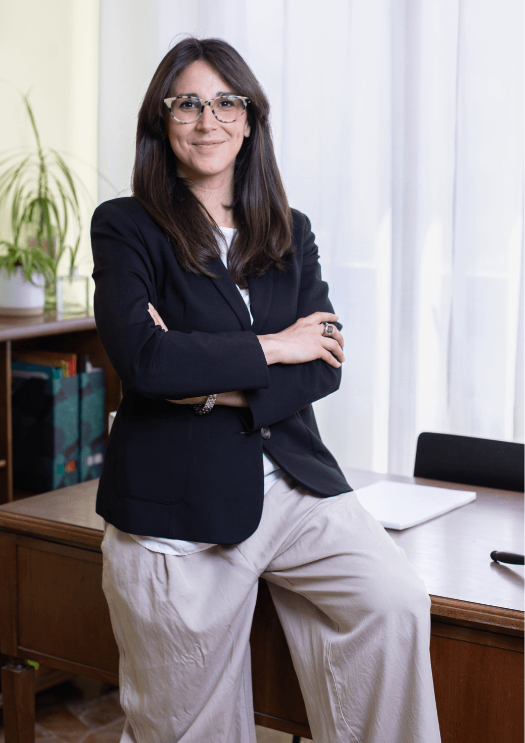 woman doing a structured job search