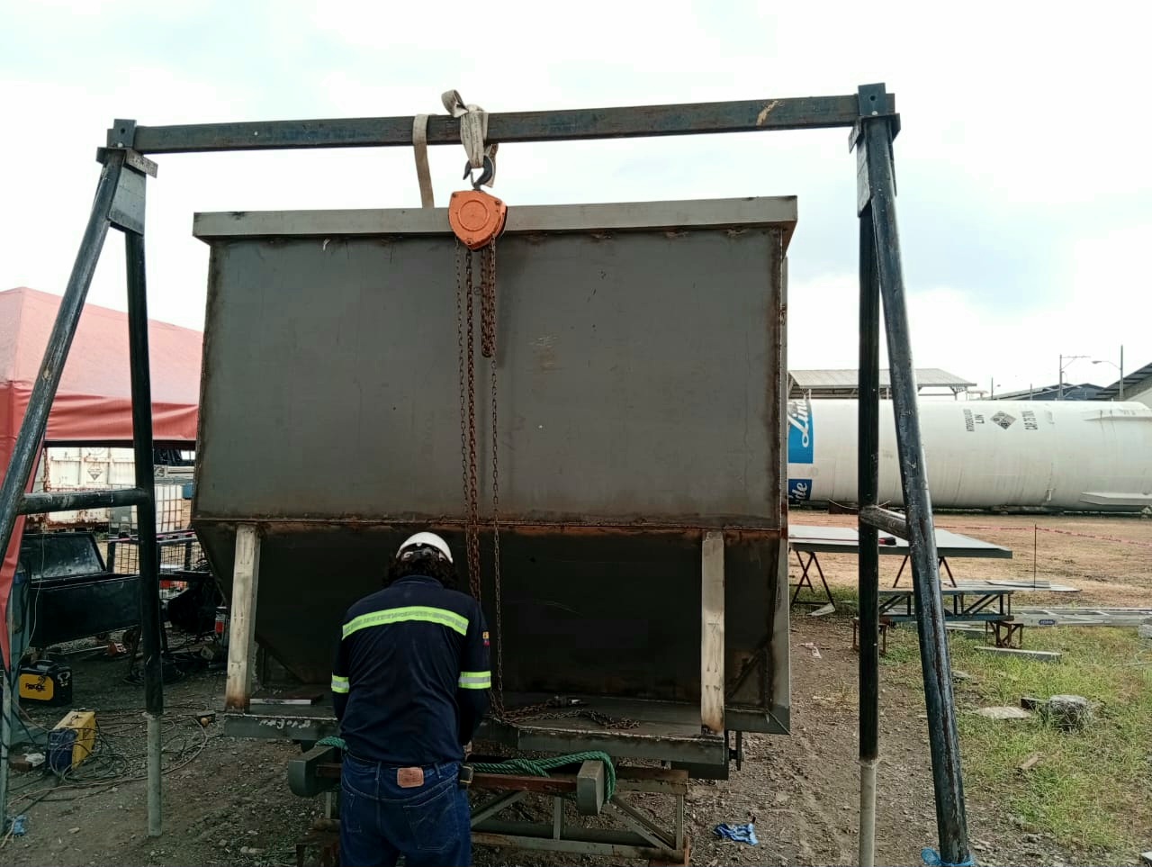 Construccion equipos industriales - Contenedor metalico Cap 29m3 - Servitecdus 6