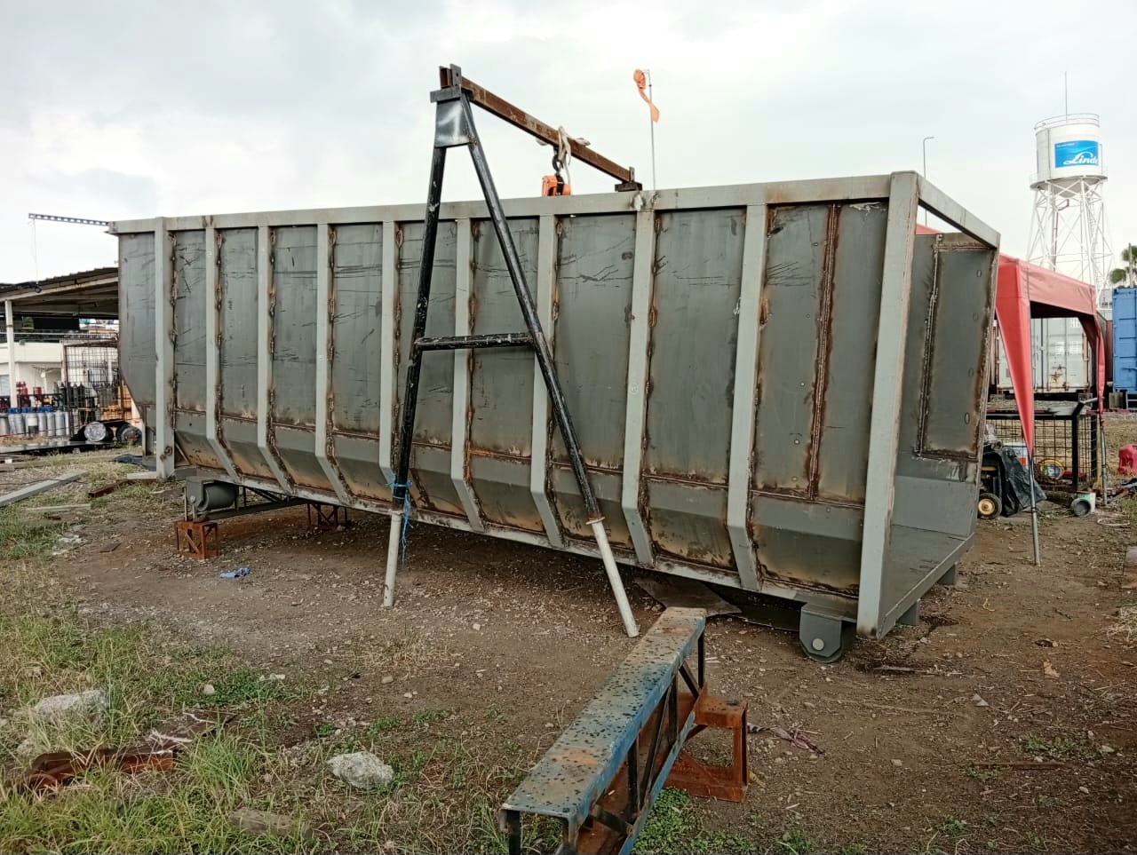 Construccion equipos industriales - Contenedor metalico Cap 29m3 - Servitecdus 7