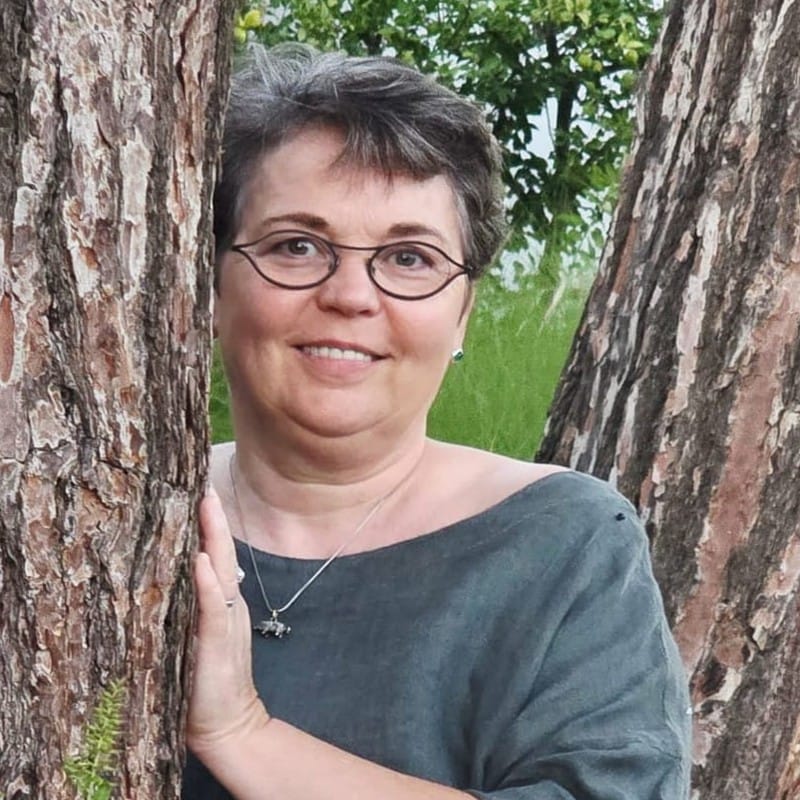 Julie Lamarque, thérapeute & coach à Wavre et en ligne spécialisée dans le stress, les émotions, la mémoire cellulaire et les états de conscience modifiés