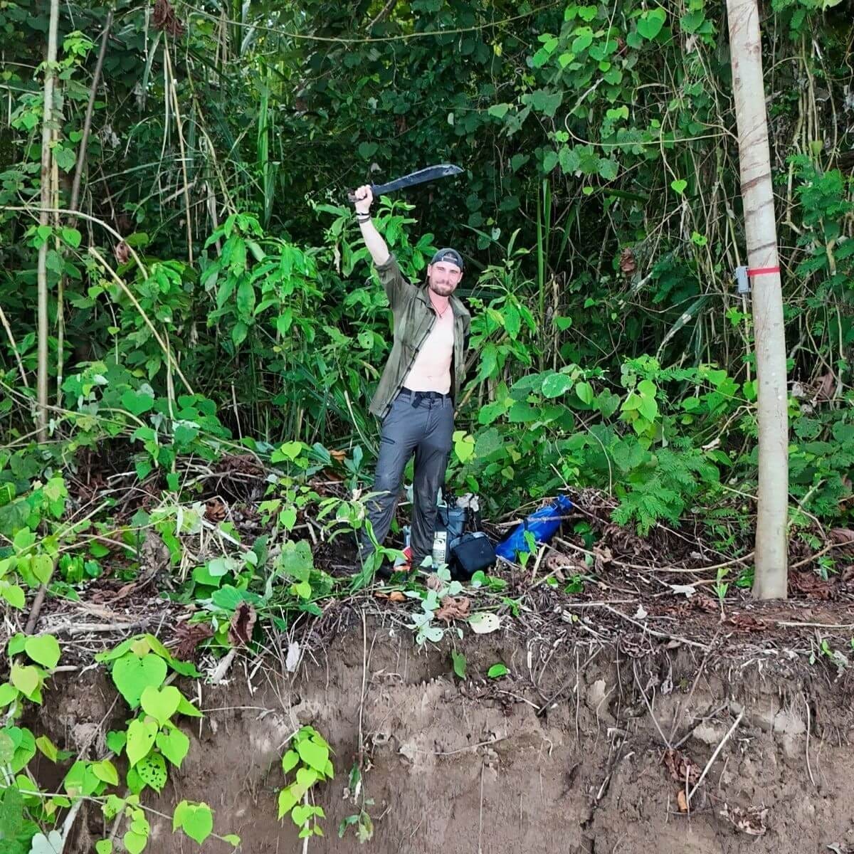 François de Neuville alone in the Amazon jungle