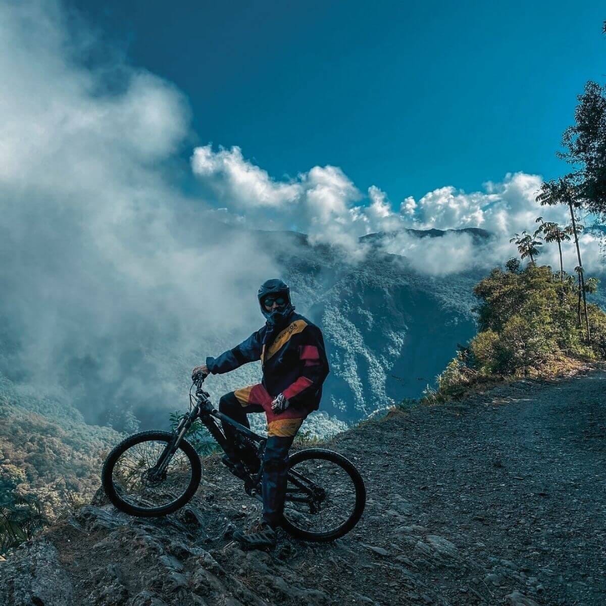 Francois de Neuville mountainbiking