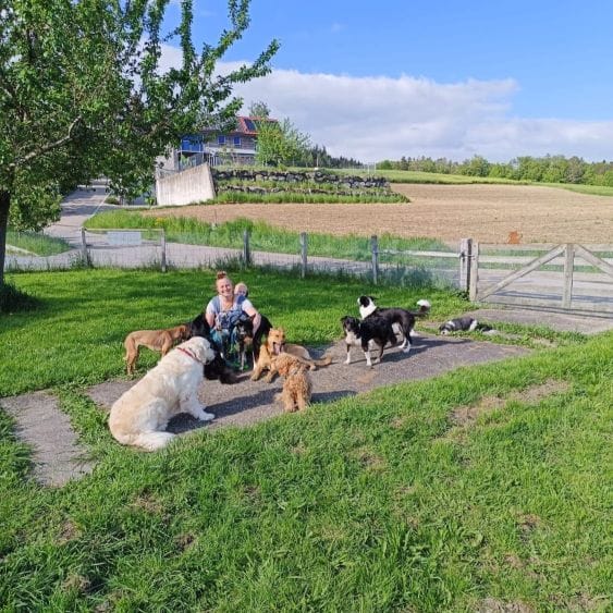 Christine mit ihren Hunden