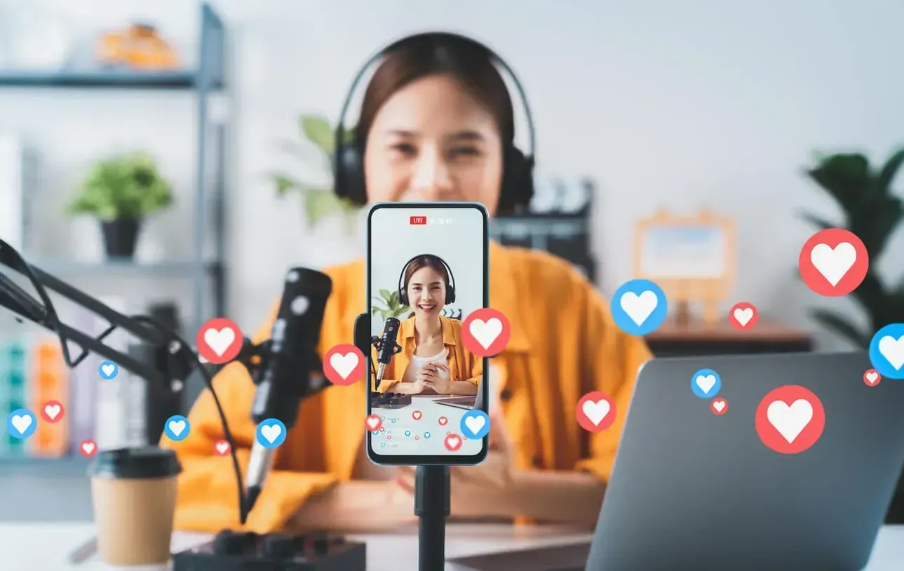 Créateurs de contenu collaborant avec une marque