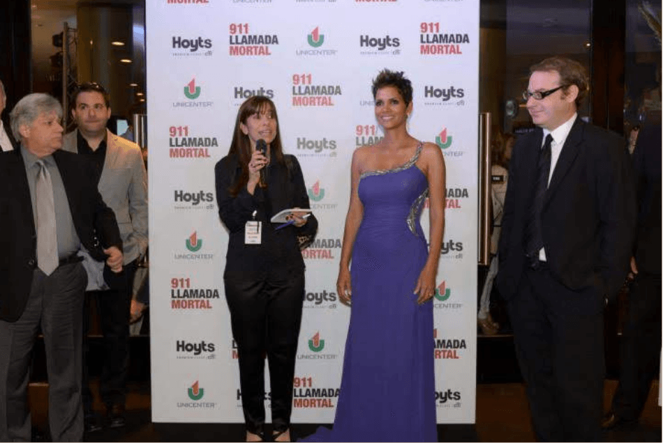 Interpretación consecutiva en alfombra roja de evento  – intérpretes Casa Best reproduciendo mensaje del orador con precisión