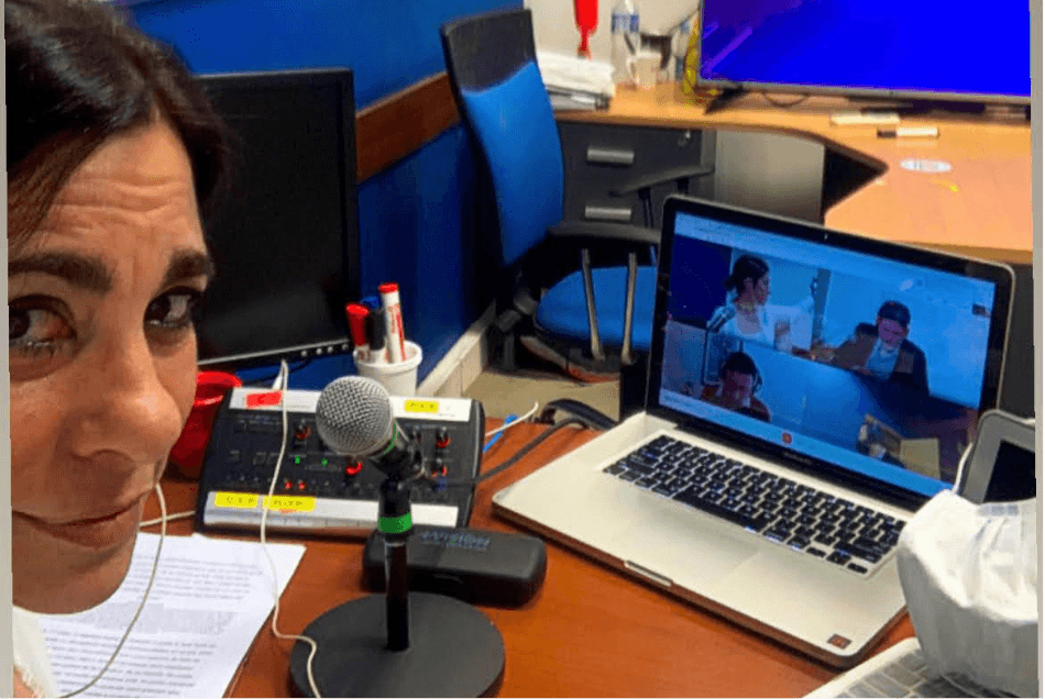 Intérprete online de Casabest en videoconferencia multilingüe Zoom con equipos profesionales para interpretación simultánea remota